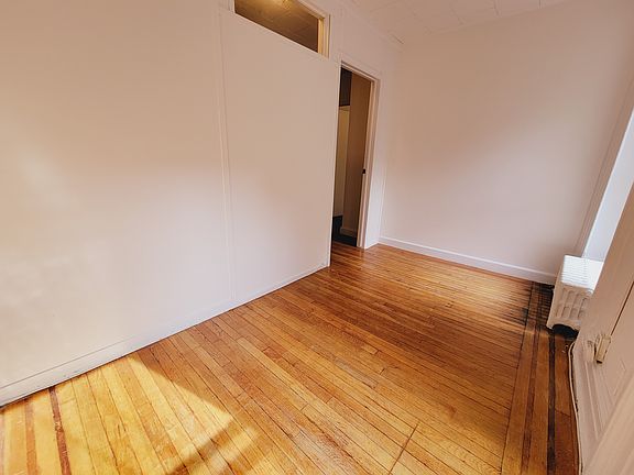 3rd image of 116 E 31st St #3RR