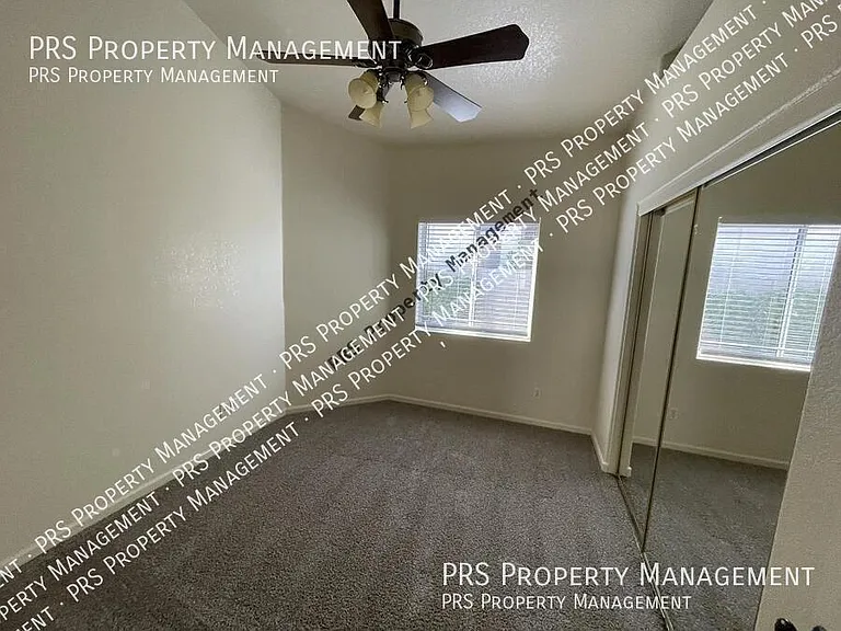 629 S Oak St — Photo 10