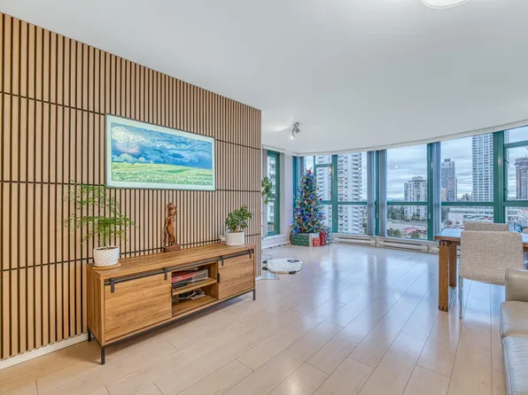 5899 Wilson Ave #1102, Burnaby, BC V5H 4R9