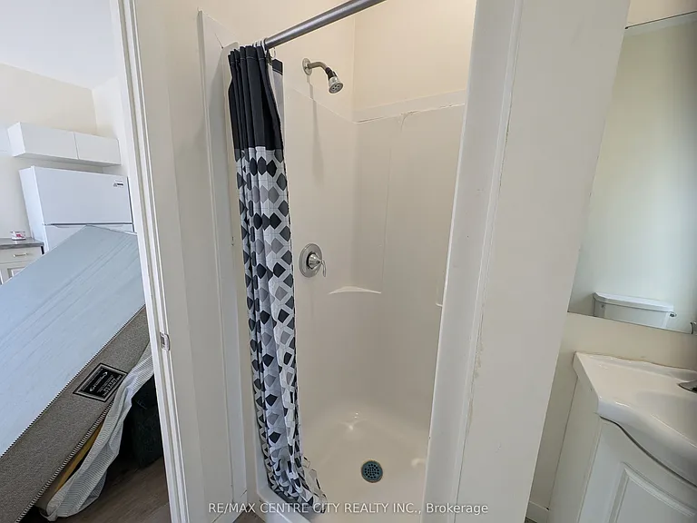 423 Hamilton Rd #1 — Photo 7