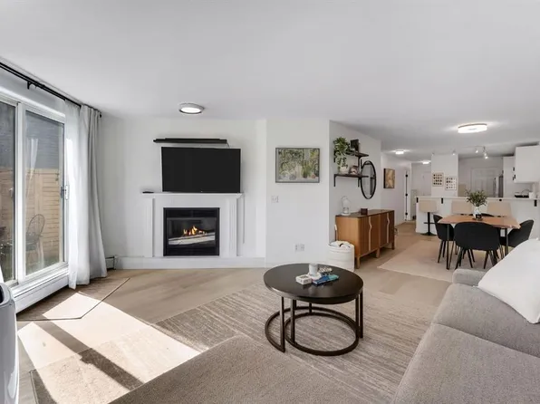 705 N 56th Ave SW #302, Calgary, AB T2V 0G9