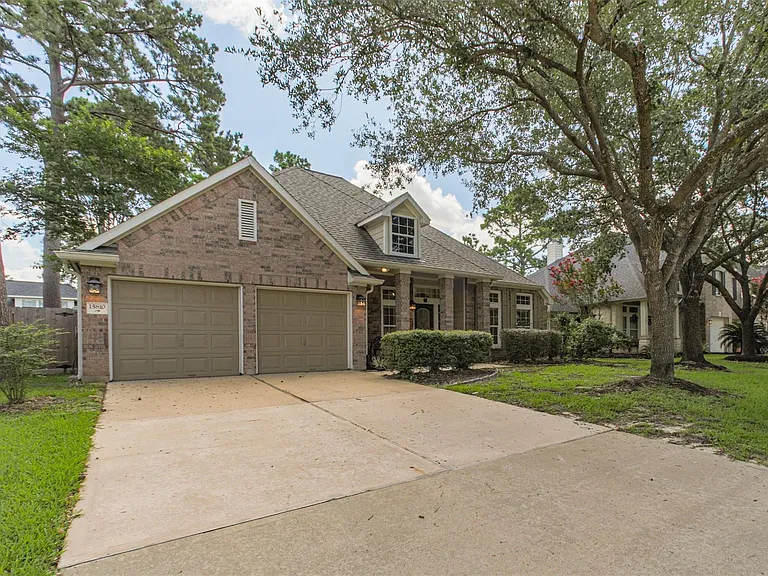 15810 Cypress Hall Dr — Photo 45