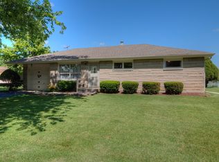 1712 Dearborn St, Crest Hill, IL 60403