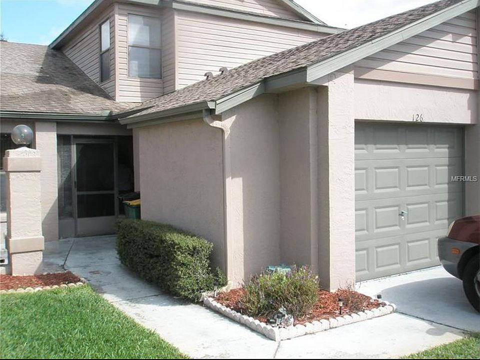 2nd image of 126 Lakepointe Cir