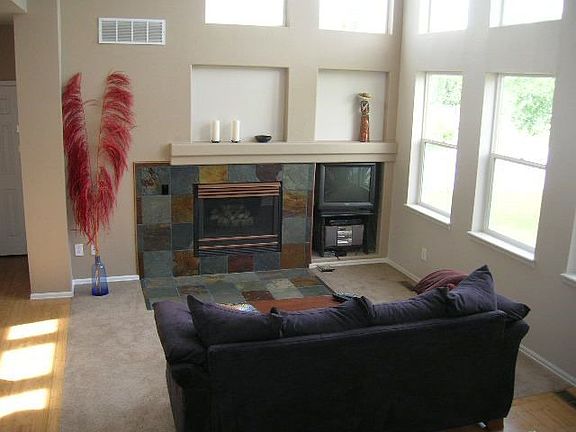 Bamboo Floors/lots of light