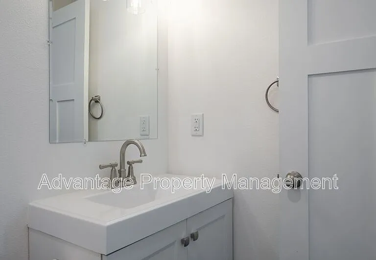 2190 SE Marion St — Photo 33