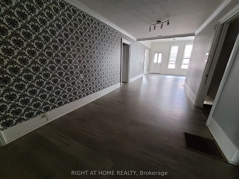 125 Main St W #2 — Photo 7