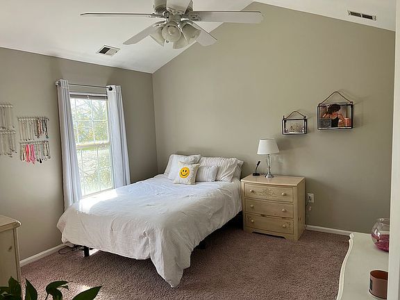 4th image of 41 Saint Johns Dr