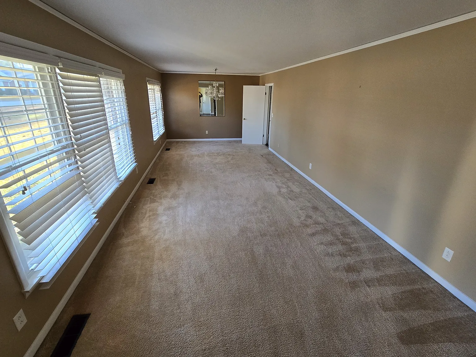 3 bed, 2300 sqft, $1,500 — Photo 2