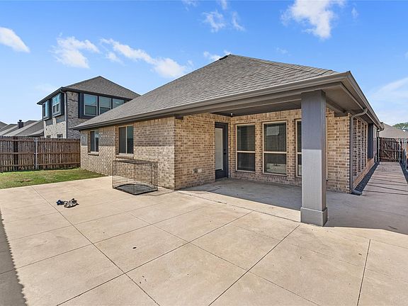 3rd image of 214 Garden Grove Dr