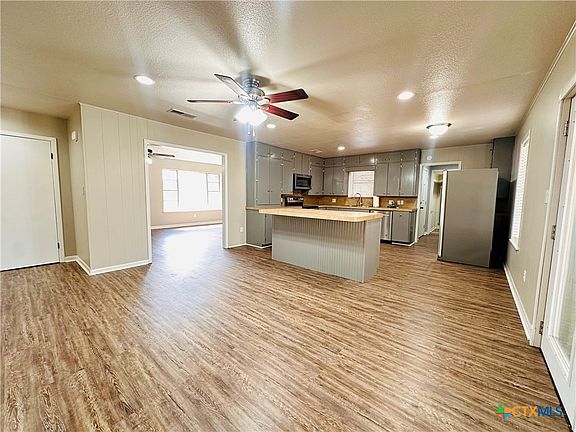 4th image of 611 West St
