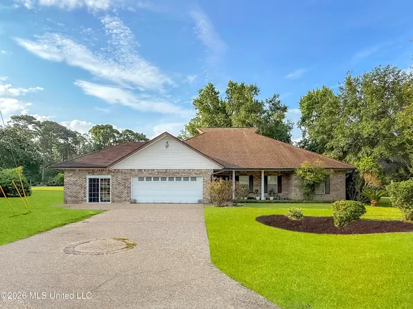 74617 Diamondhead Dr N, Diamondhead, MS 39525