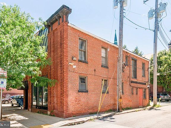 3rd image of 1119 N Lovegrove St