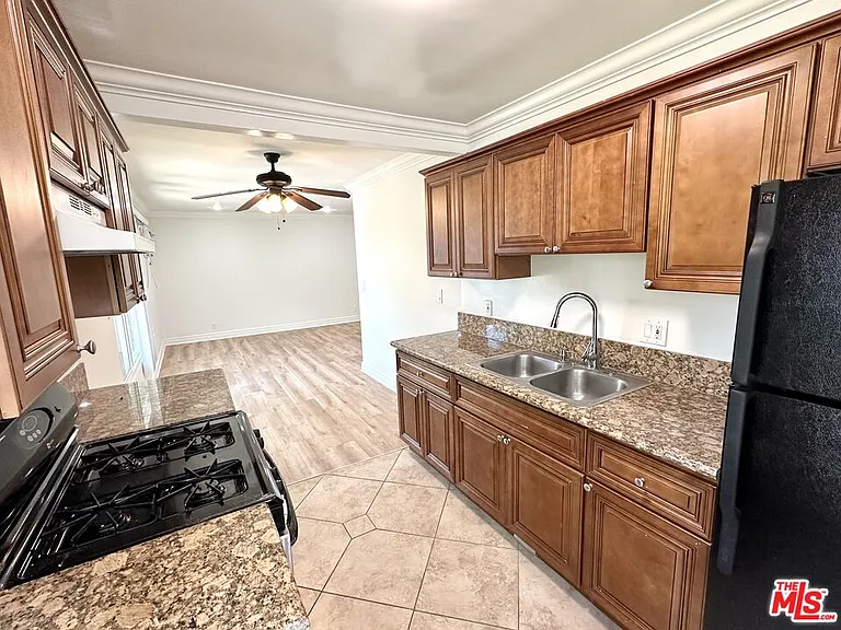 1215 N Hayworth Ave #203 — Photo 5