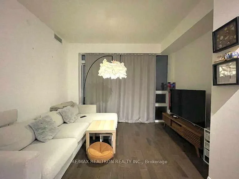 460 Adelaide St E #1516 — Photo 2