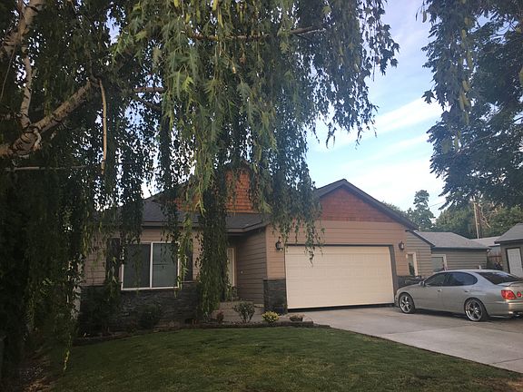 3rd image of 1107 SE Broadway Ave