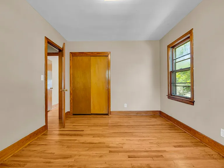 220 Rebecca Ln — Photo 10