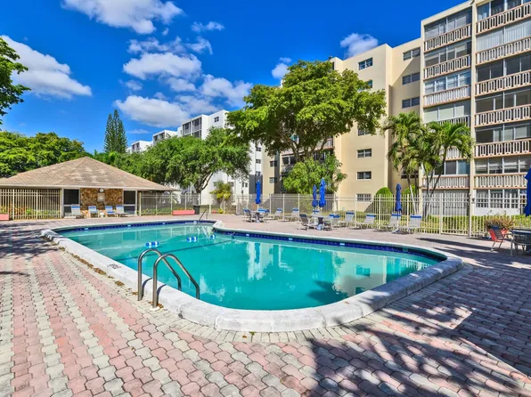 1001 NE 14th Avenue #303, Hallandale Beach, FL 33009
