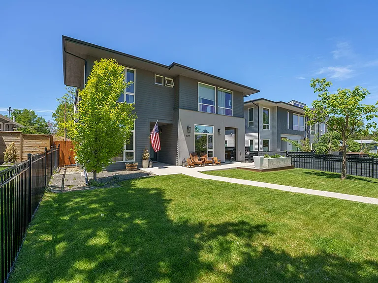 3215 S Dahlia St — Photo 2