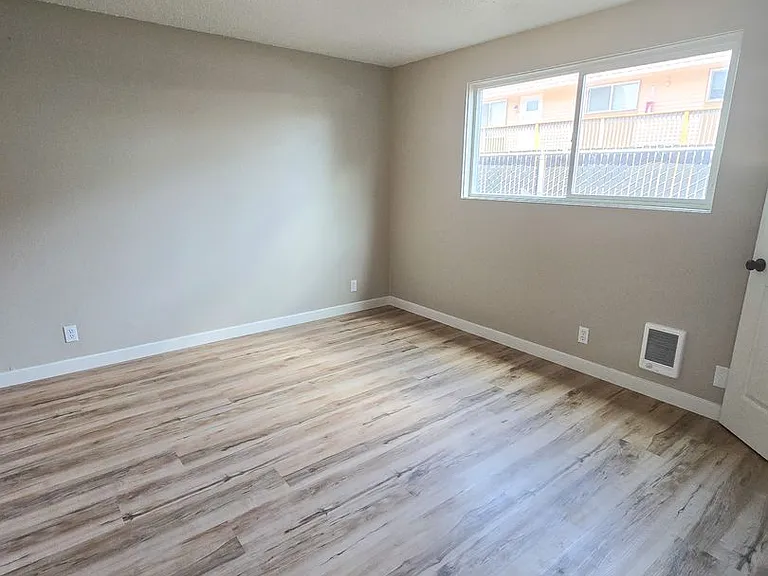 132-168 Sunset Ave N — Photo 16