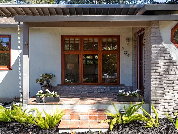 3rd image of 204 Princeton Rd