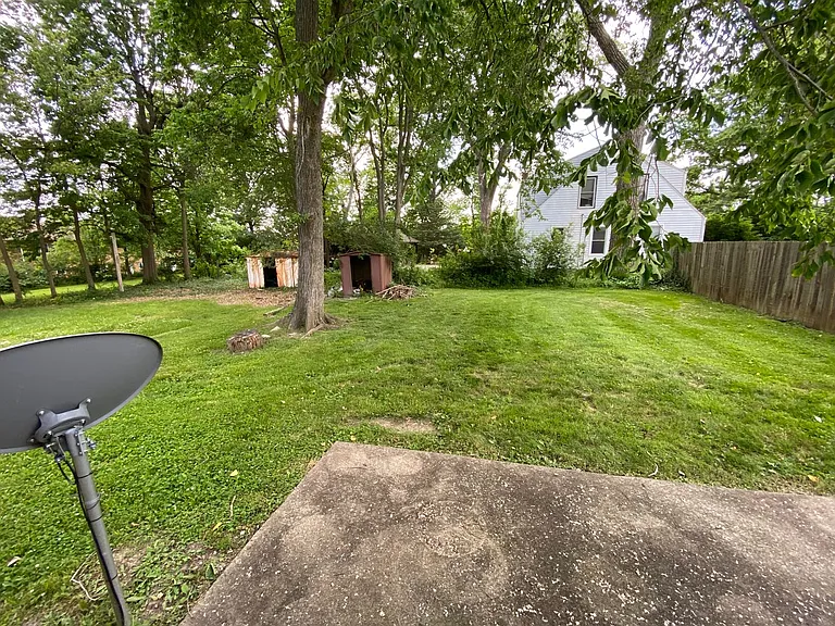 105 Clinton Dr — Photo 3