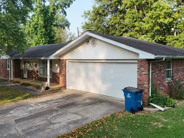 6 Parkhurst Pl, Fairfield, IL 62837