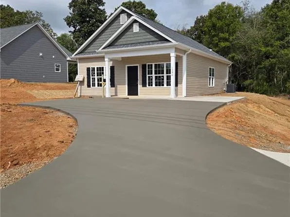 1392 Piedmont Dr, Lexington, NC 27295