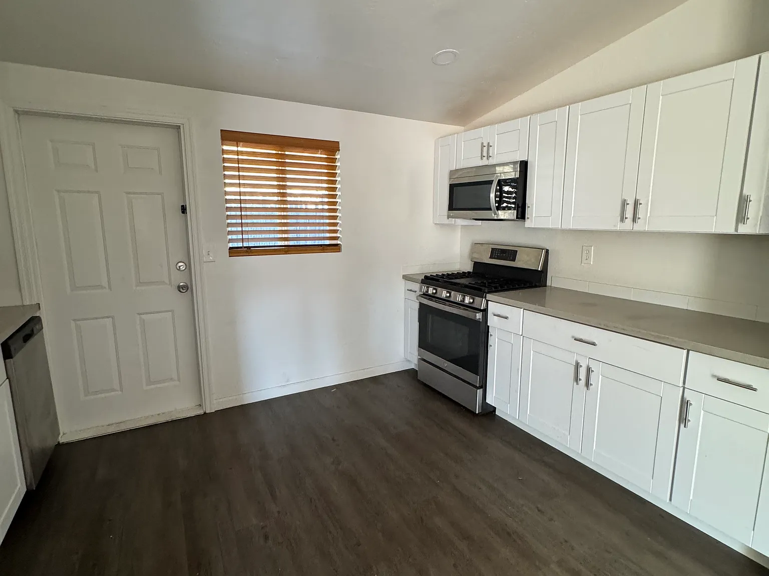 2 bed, 625 sqft, $1,300 — Photo 4