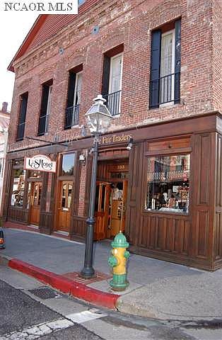 2nd image of 233 Broad St