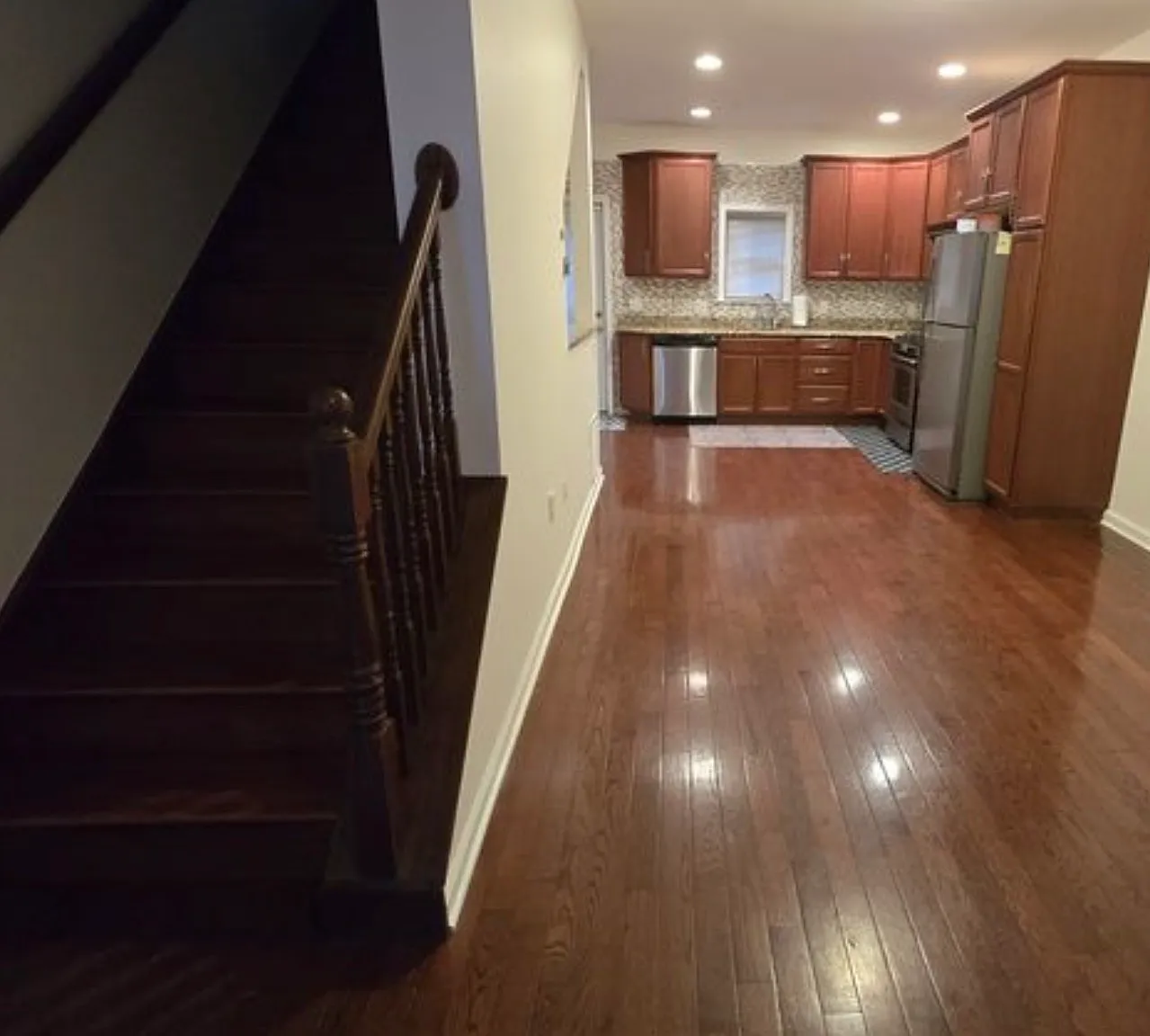 3 bed, 2200 sqft, $2,675 — Photo 3