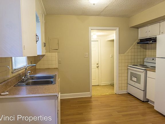 3rd image of 2914 Patria St