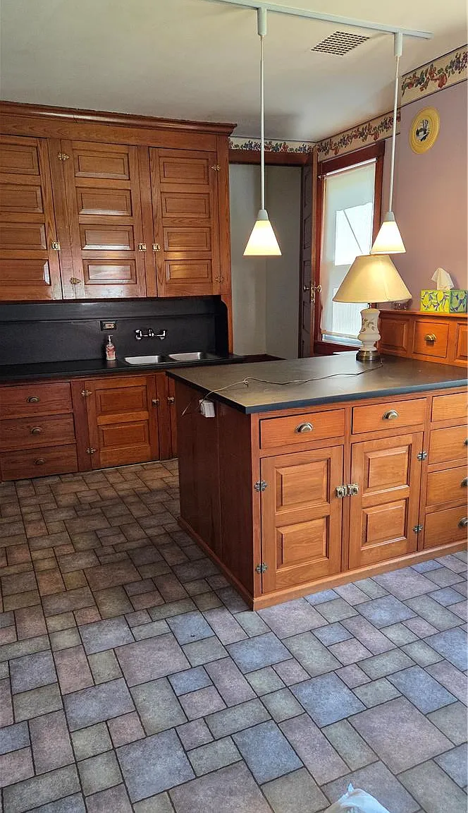 3 bed, 1.5 bath, 1900 sqft, $1,800 — Photo 4