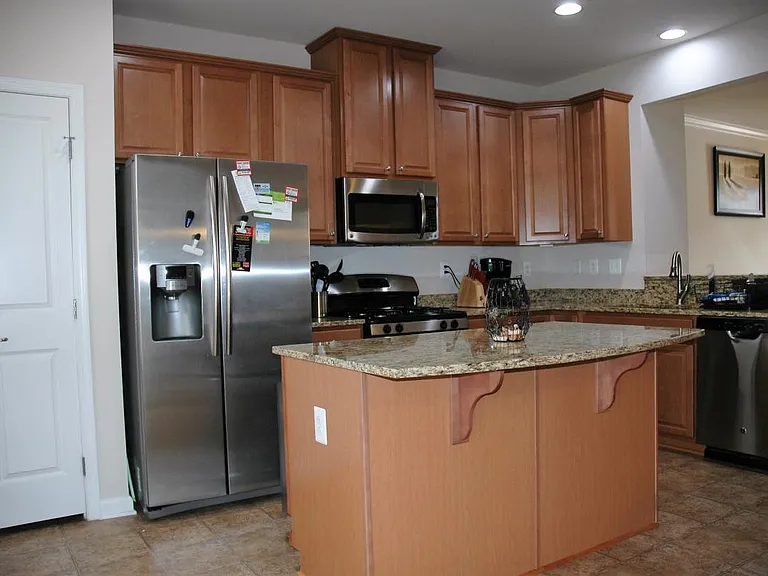 7652 Timbercross Ln — Photo 2