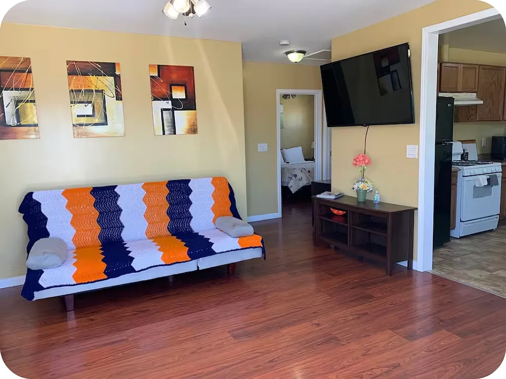 2 bed, 1000 sqft, $3,500 — Photo 1