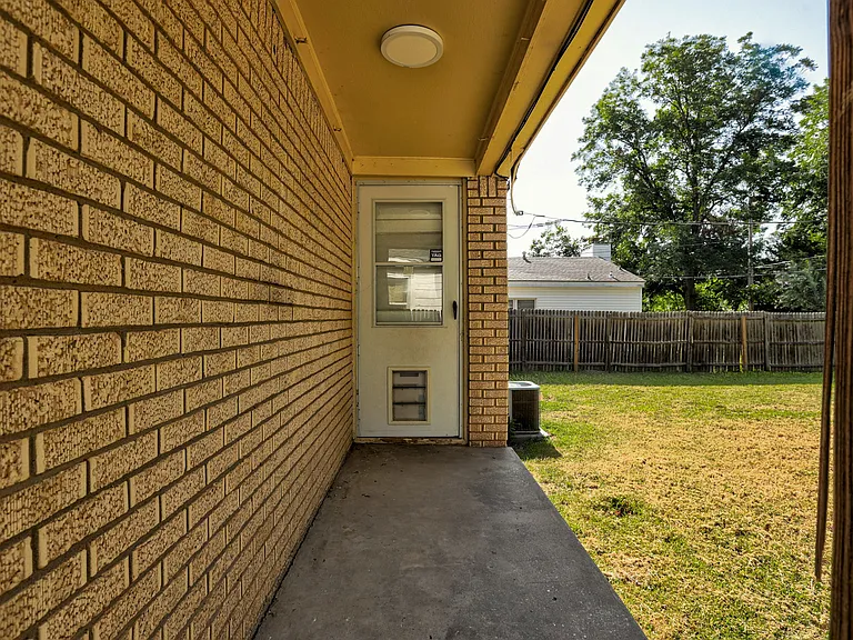 912 Garver St — Photo 25