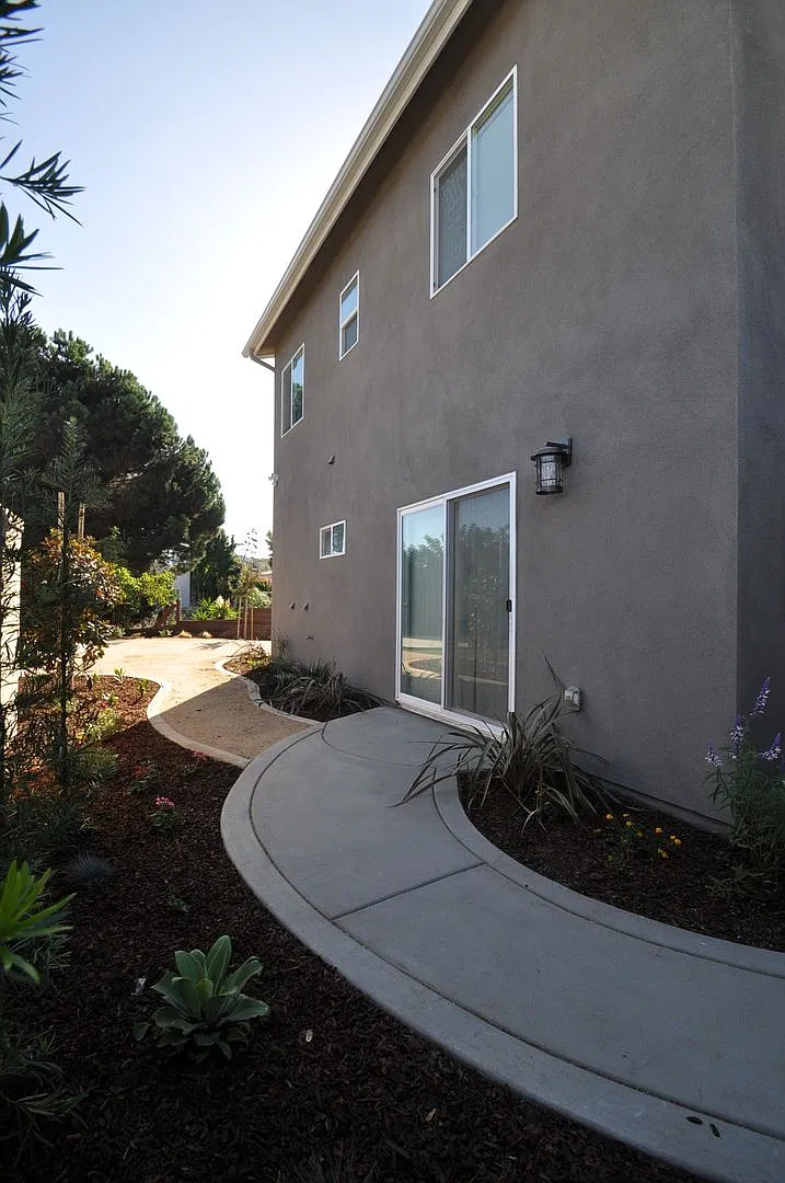 4BD/2BA, Great Yard! — Photo 3