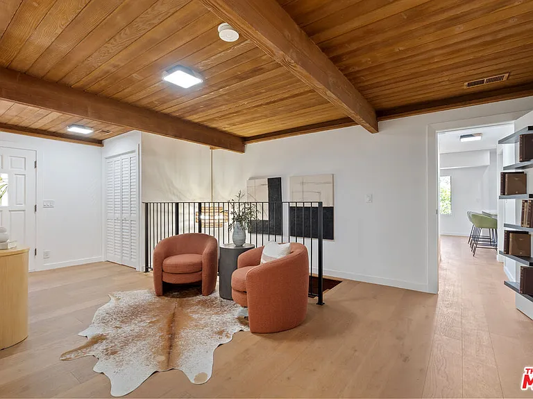 8506 Oak Ct — Photo 12