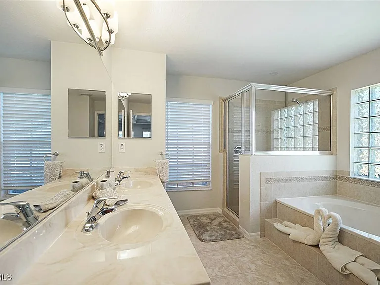 5007 SW 27th Ave — Photo 16