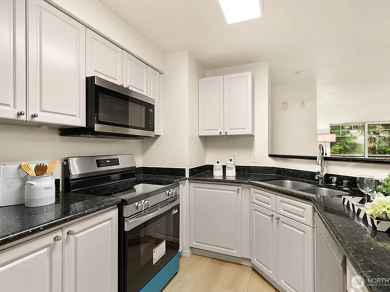 18501 SE Newport Way #H237 — Photo 11