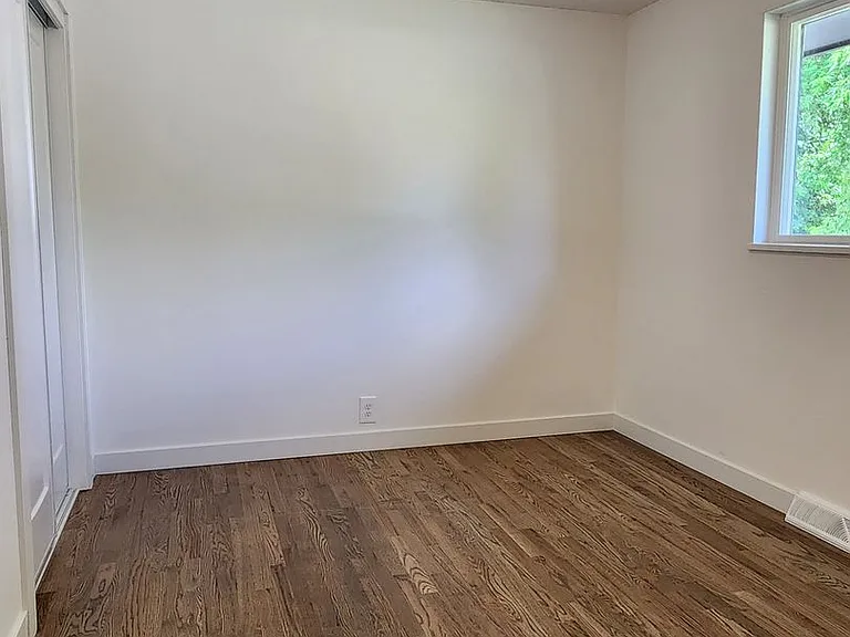 5060 S Fox St — Photo 11