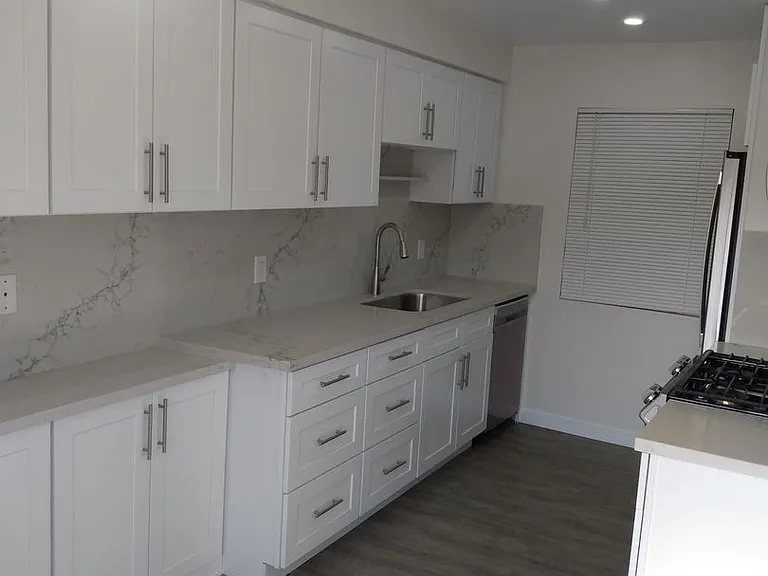 717 Strand St — Photo 3