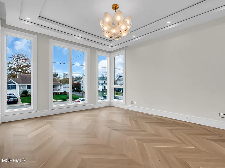 19 Clarence Ave — Photo 13