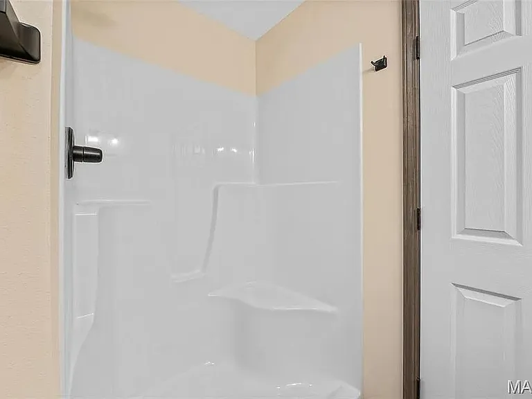 3605 Justine Dr — Photo 24