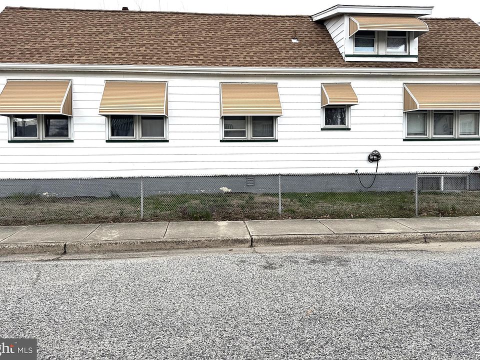 2nd image of 187 E Main St