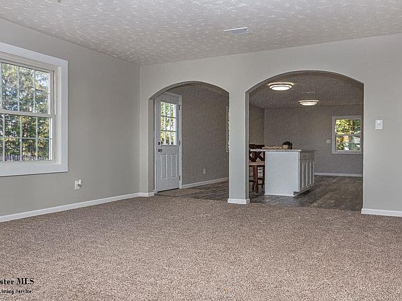 5th image of 640 Shoshone Dr