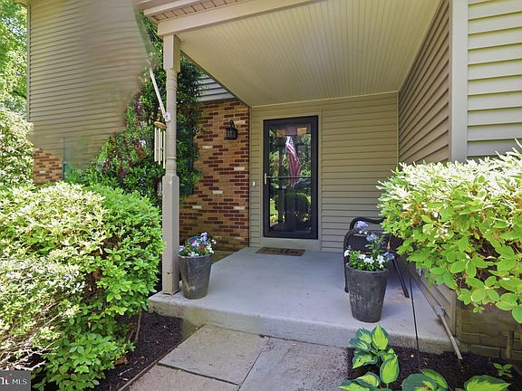 3rd image of 4687 Woodfield Cir