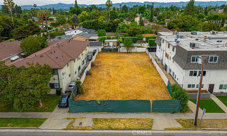 1st image of 13148 Victory Blvd #26