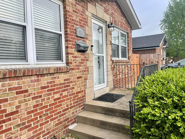 1131 Kraft St — Photo 3