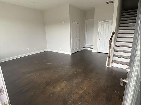 5th image of 825 Westcott Ln